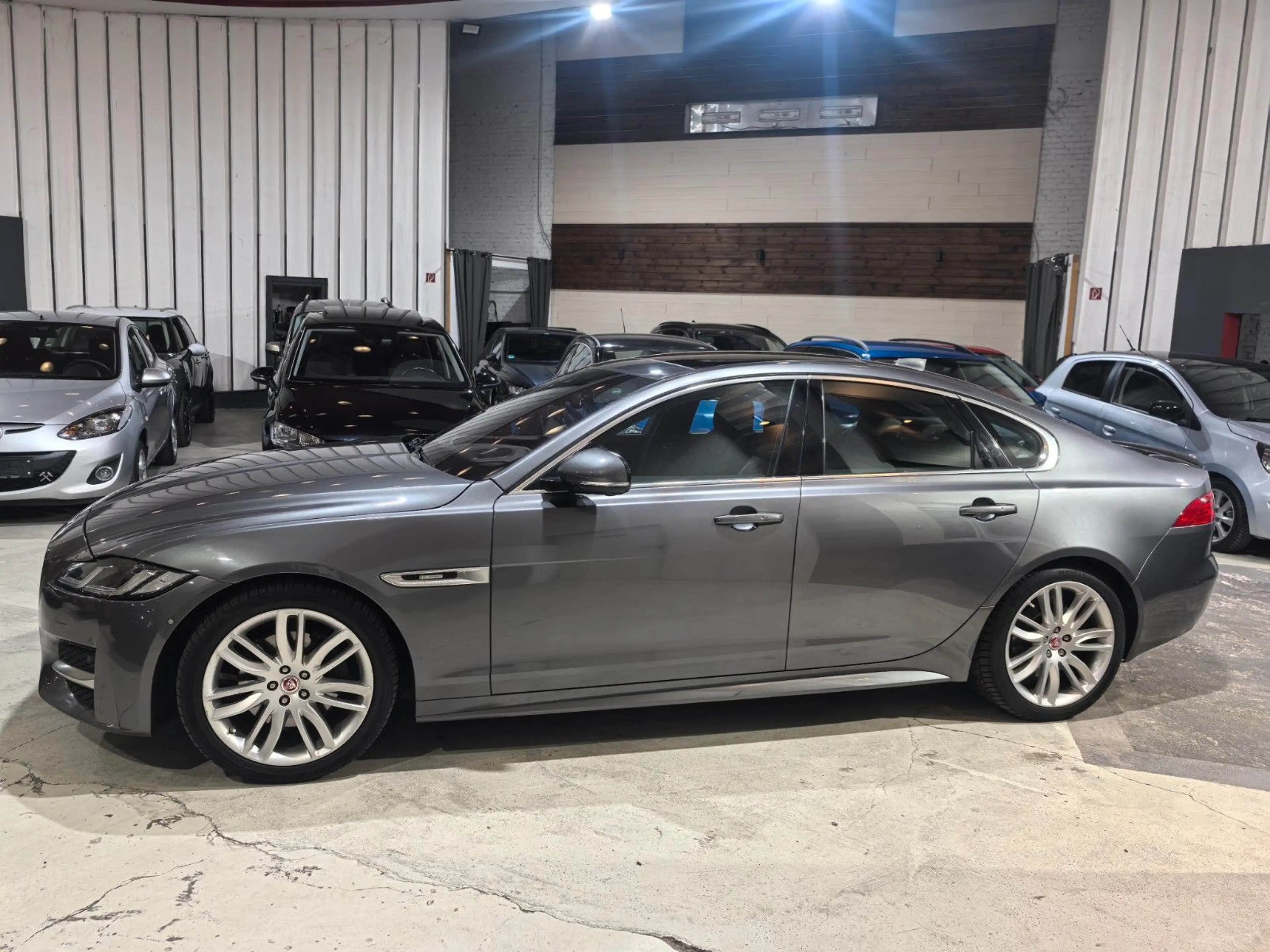 Jaguar XF Portfolio Memorysitze/Head-Up/Schiebedach — photo 37