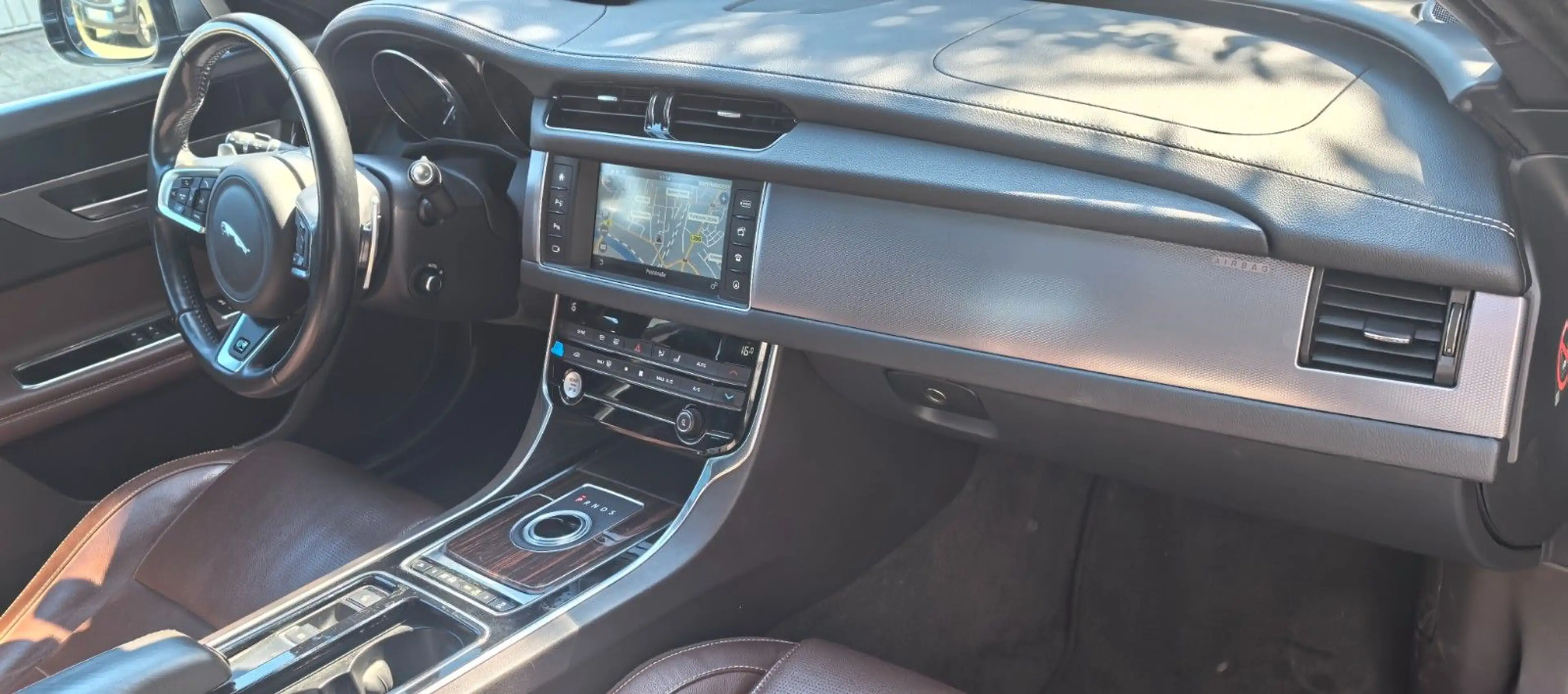 Jaguar XF Portfolio Memorysitze/Head-Up/Schiebedach — photo 26