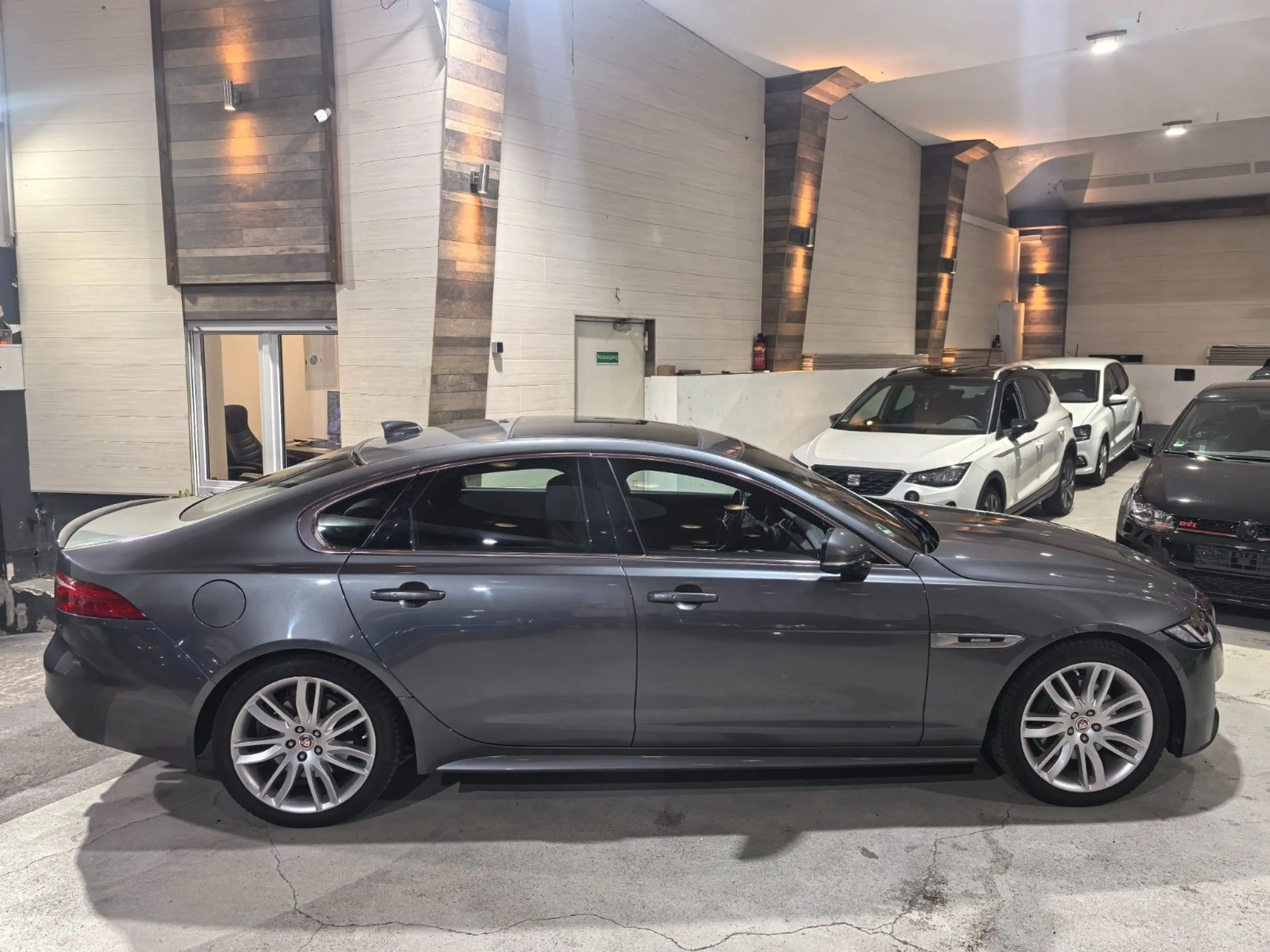 Jaguar XF Portfolio Memorysitze/Head-Up/Schiebedach — photo 38