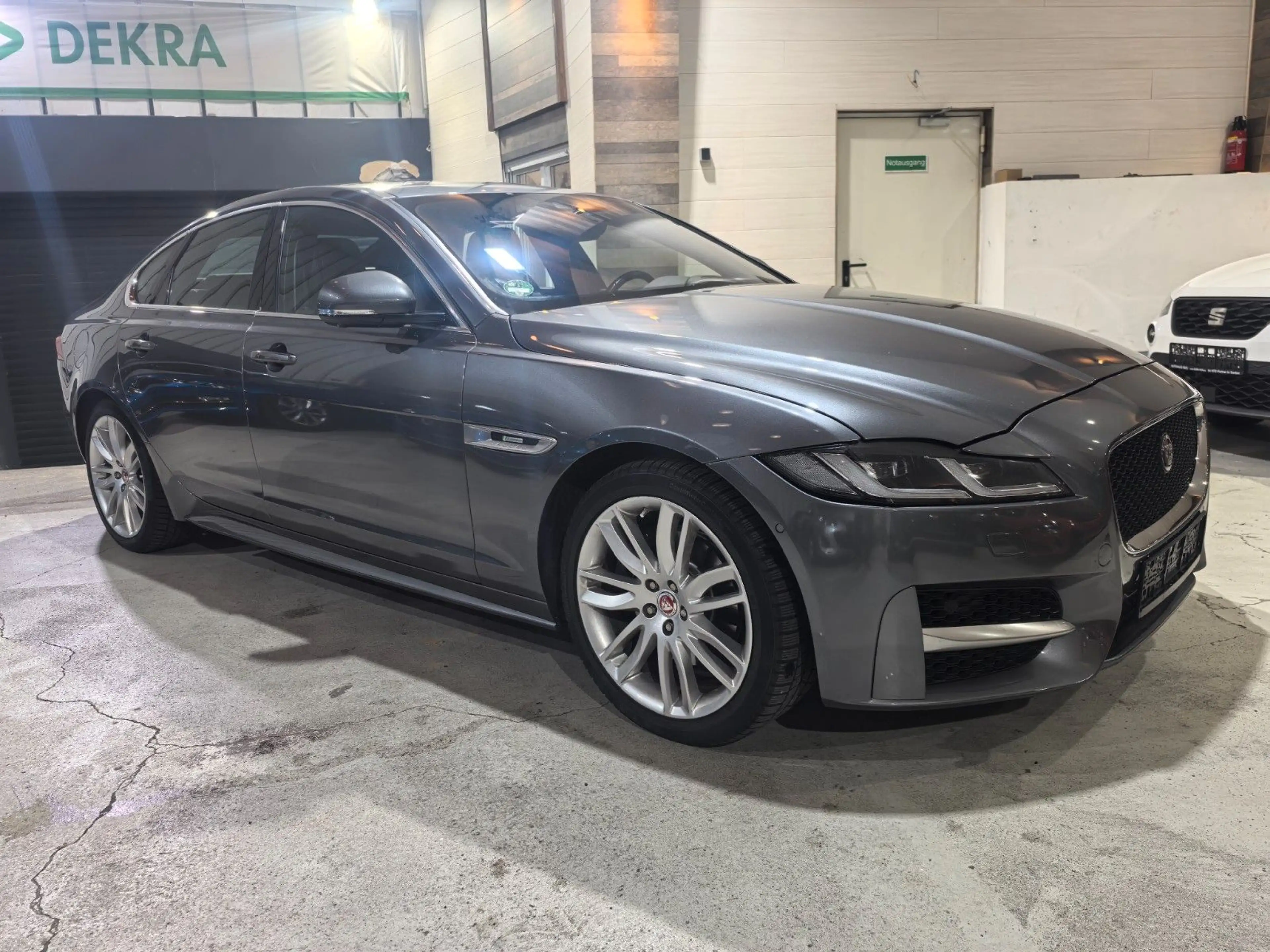 Jaguar XF Portfolio Memorysitze/Head-Up/Schiebedach — photo 39