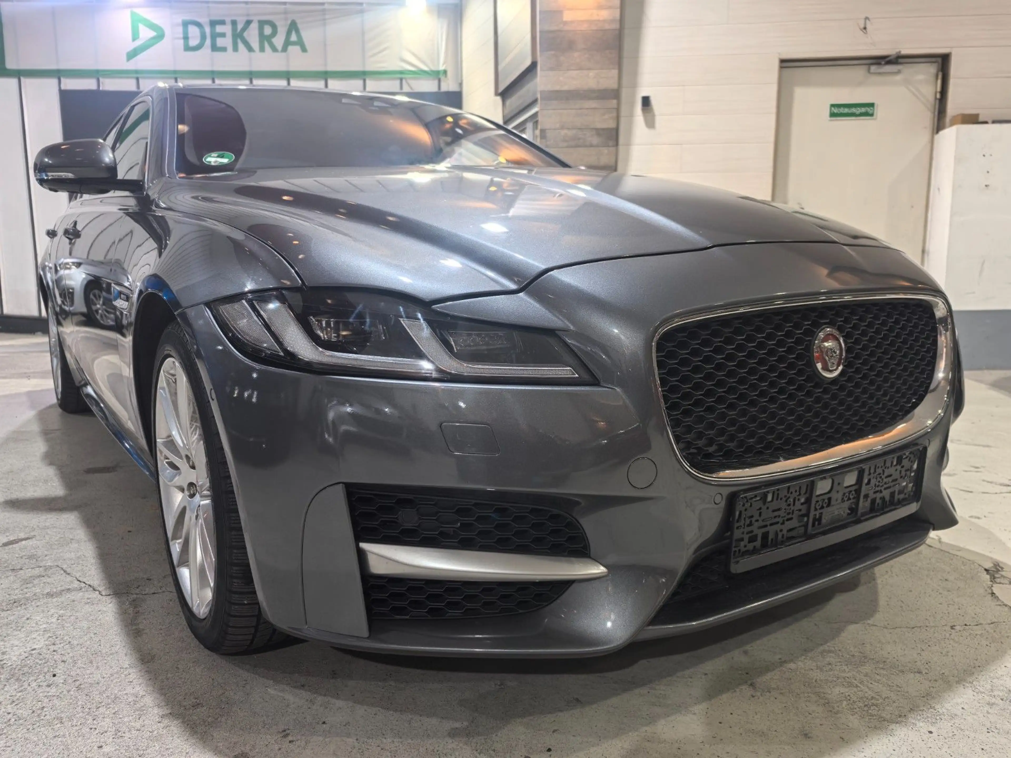 Jaguar XF Portfolio Memorysitze/Head-Up/Schiebedach — photo 42