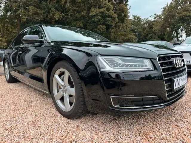 Audi A8 view 3