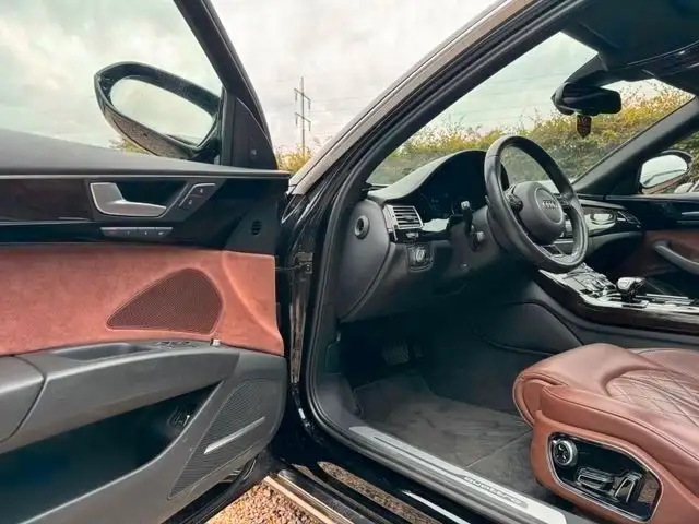 Audi A8 view 7