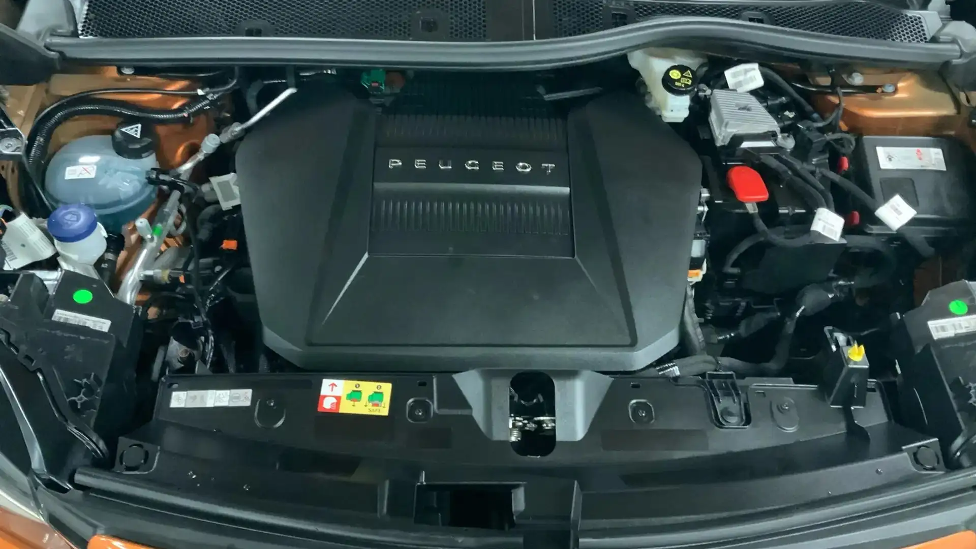 Peugeot 2008 e-2008 GT 100kW Naranja - 1