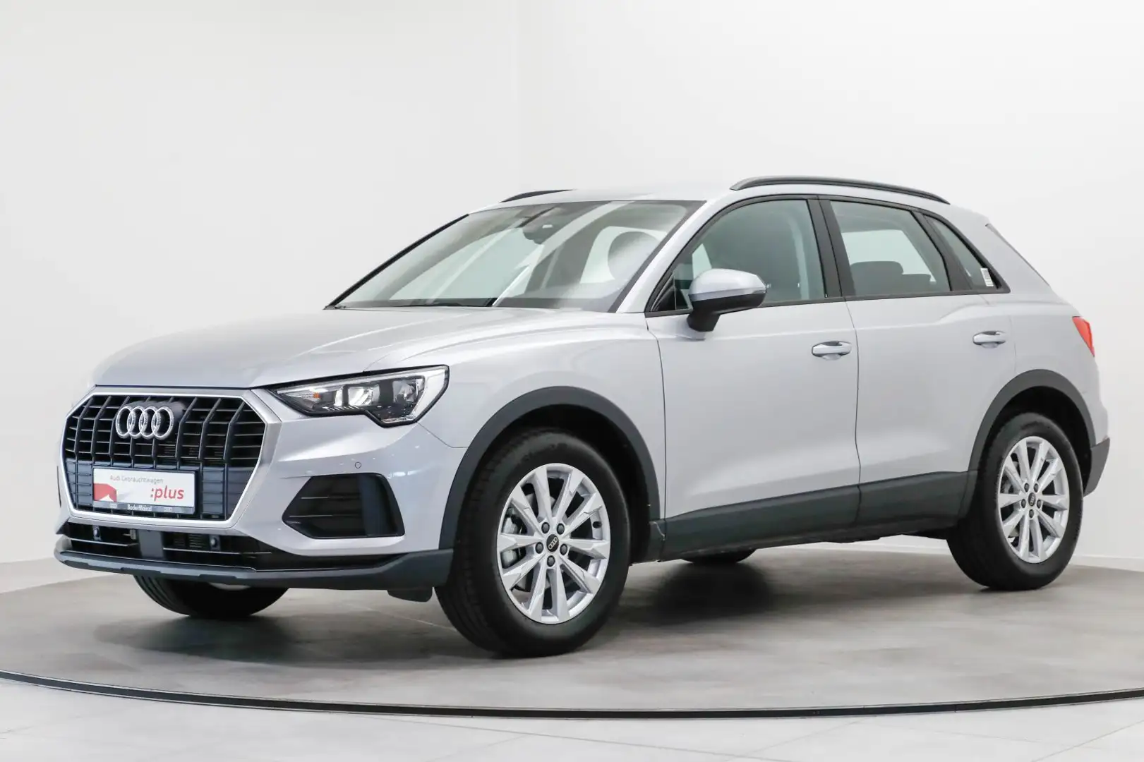 Audi Q3 35 TFSI S tronic LED Navi SHZ Virtual ACC Silber - 2