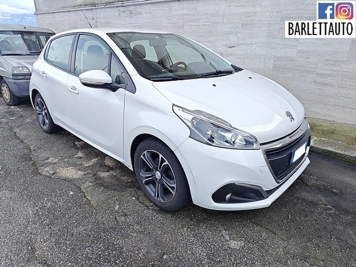 Peugeot 208 1.6 Hdi 75 cv 5 porte - 2018 Bianco - 1