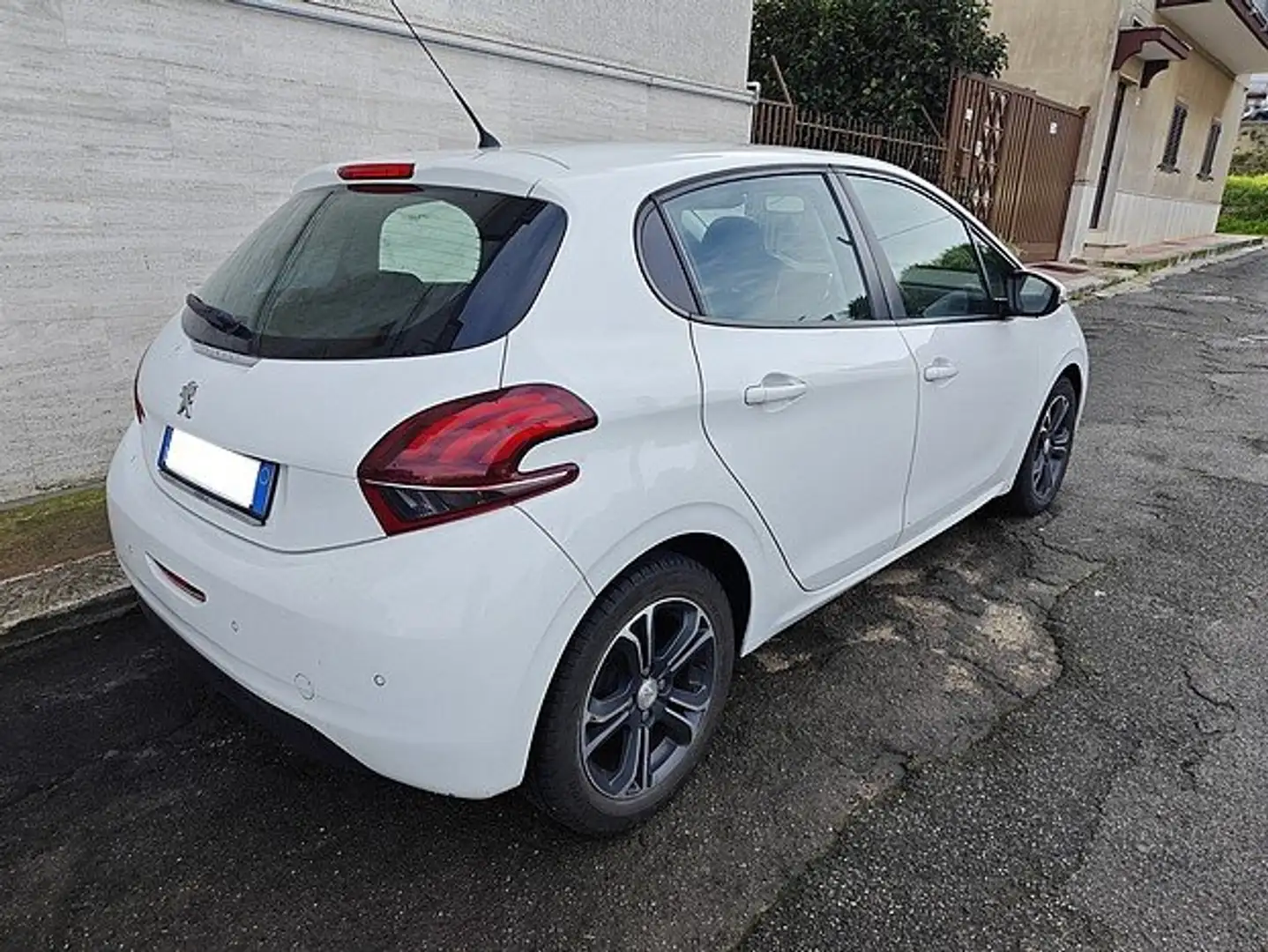 Peugeot 208 1.6 Hdi 75 cv 5 porte - 2018 Bianco - 2