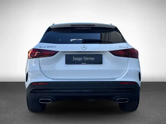 Mercedes-Benz GLA view 5
