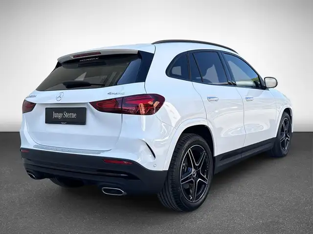Mercedes-Benz GLA view 6