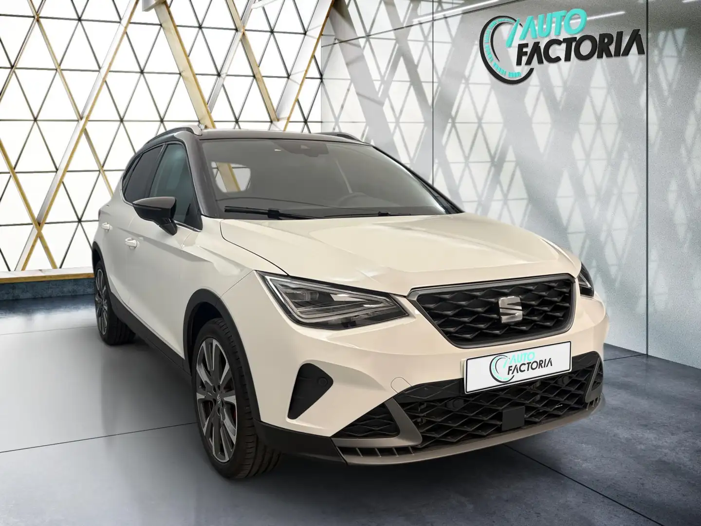 SEAT Arona -31% 1,0 TSI 115cv FR+GPS+CAM+PARK ASSIST+Opts Beige - 2