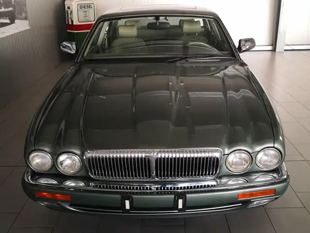 Jaguar Daimler view 4