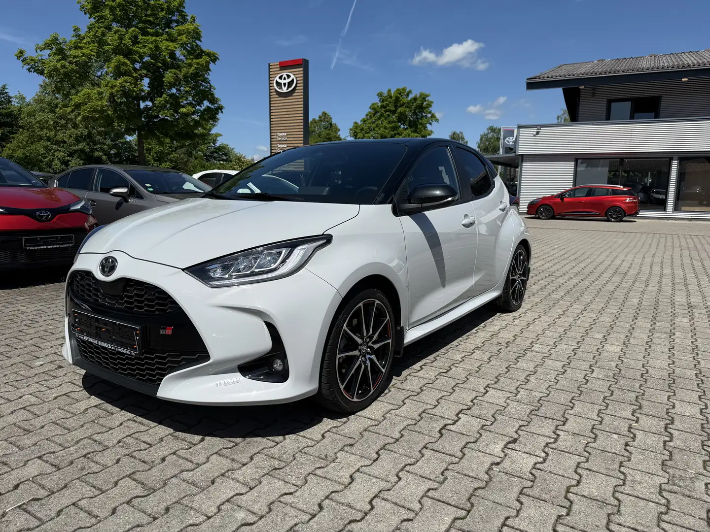 Toyota Yaris Hybrid GR *Sportausstattung & wenig Kilometer! Grijs - 1