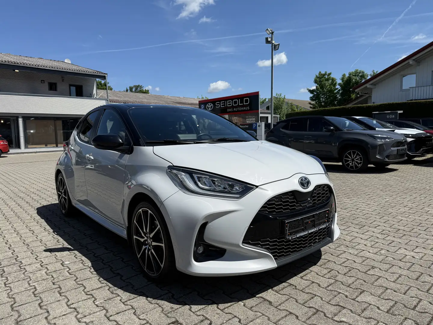 Toyota Yaris Hybrid GR *Sportausstattung & wenig Kilometer! Grijs - 2