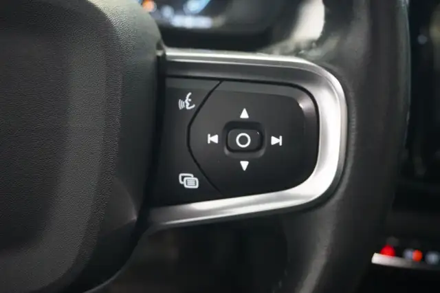 Volvo XC40 view 13