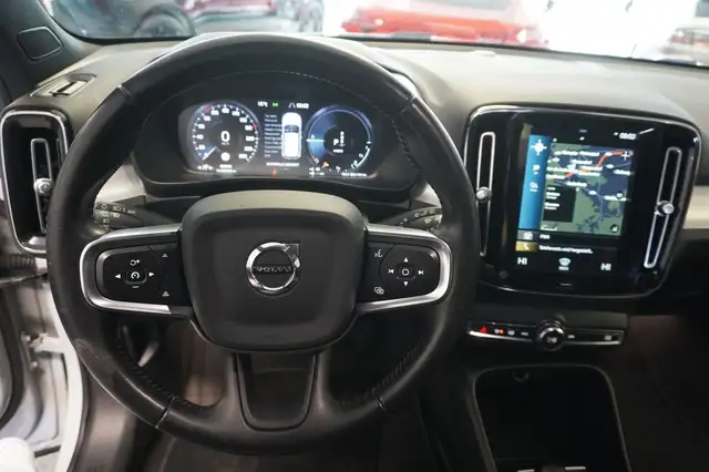 Volvo XC40 view 11