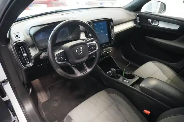 Volvo XC40 view 7