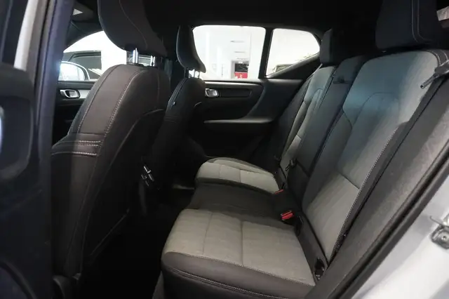 Volvo XC40 view 9