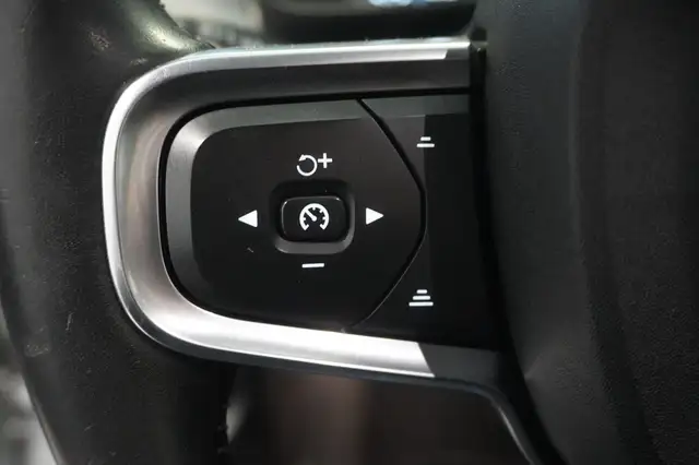 Volvo XC40 view 12