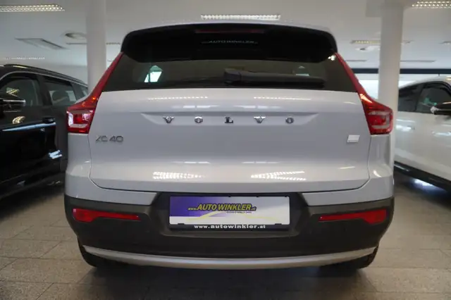 Volvo XC40 view 6