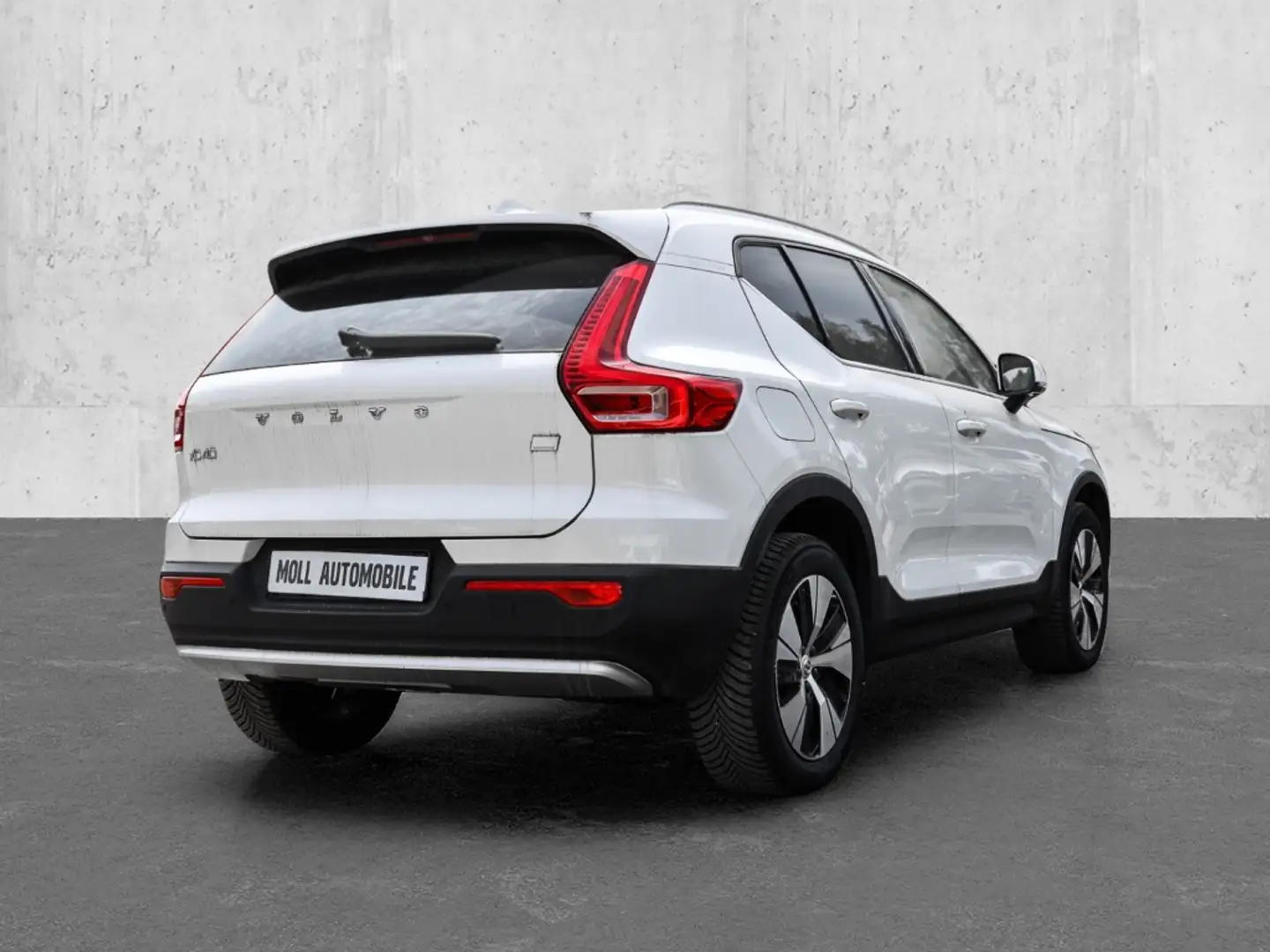 Volvo XC40 Plus Bright Recharge Plug-In Hybrid 2WD T4 Twin En Weiß - 2