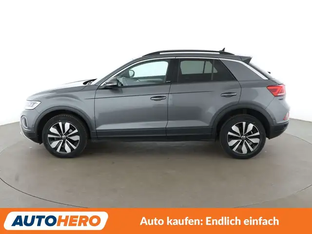Volkswagen T-Roc view 3