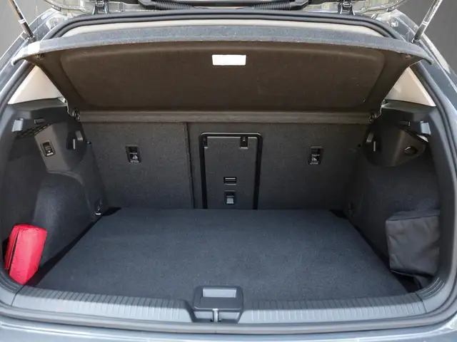Volkswagen Golf view 8
