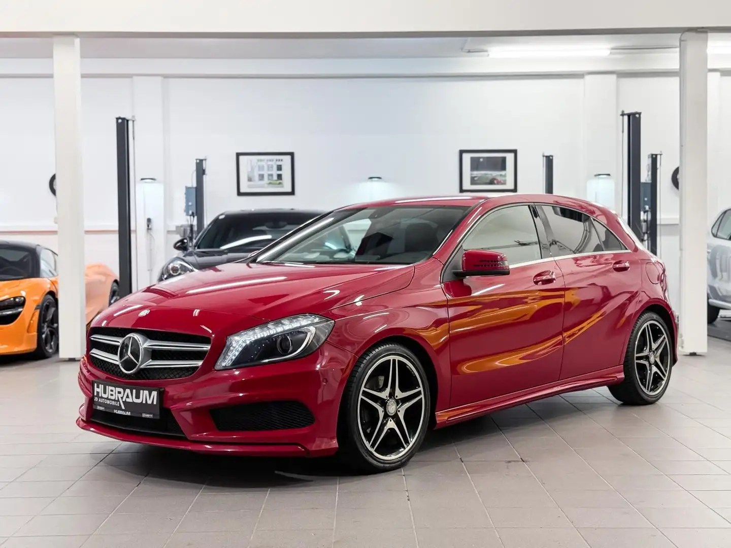 Mercedes-Benz A 200 AMG Line Bi-Xenon Navi Alcantara Sportsitze Červená - 2