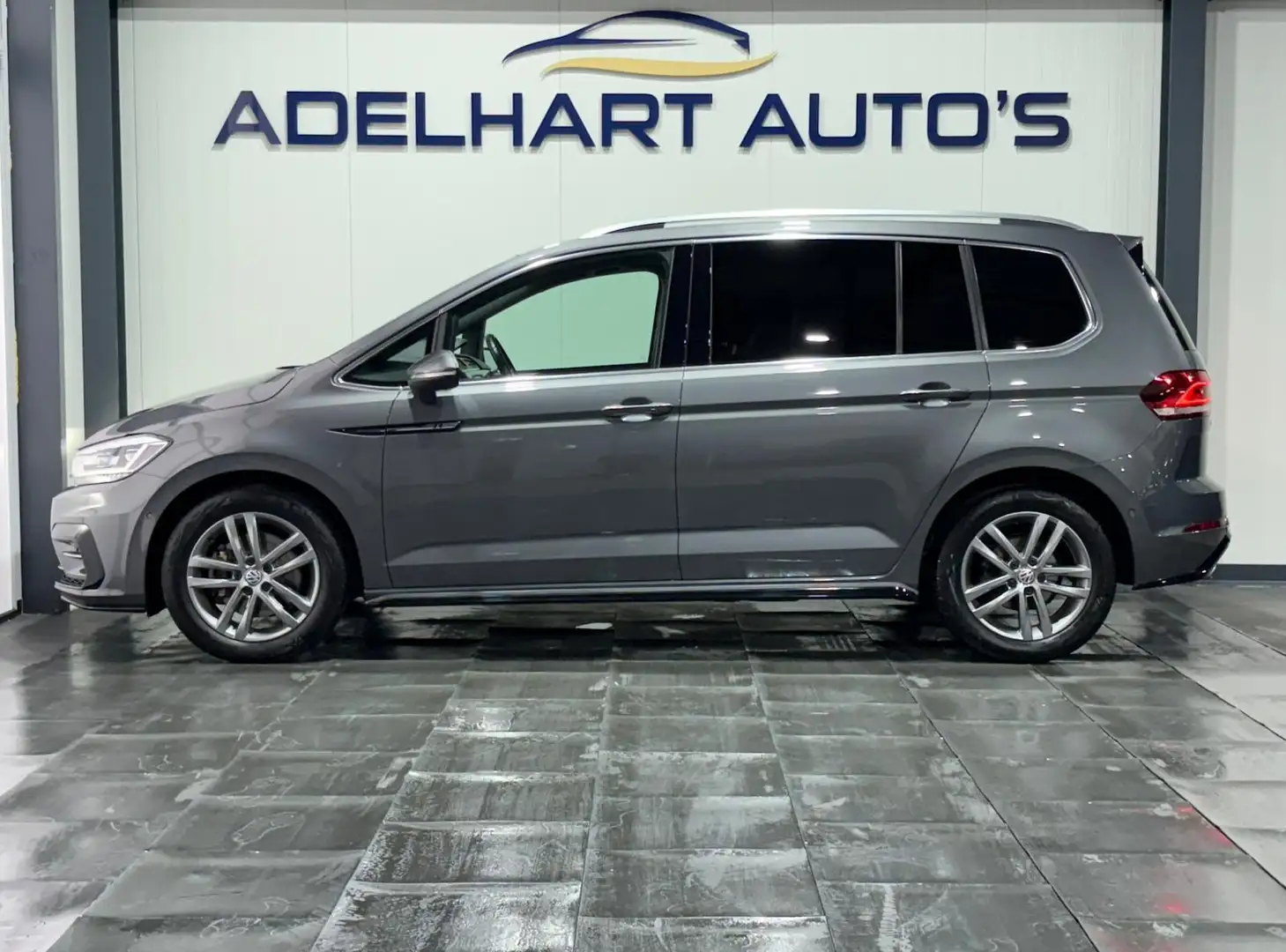 Volkswagen Touran 1.4 TSI Highline Business R Line 150 PK / Navigati Grau - 2