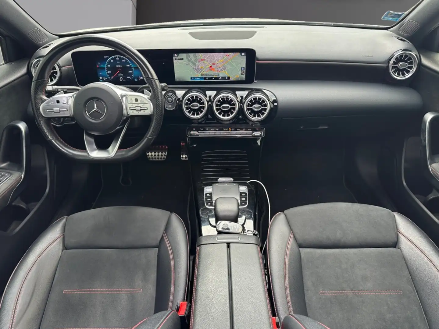 Mercedes-Benz AMG Line Gris - 2