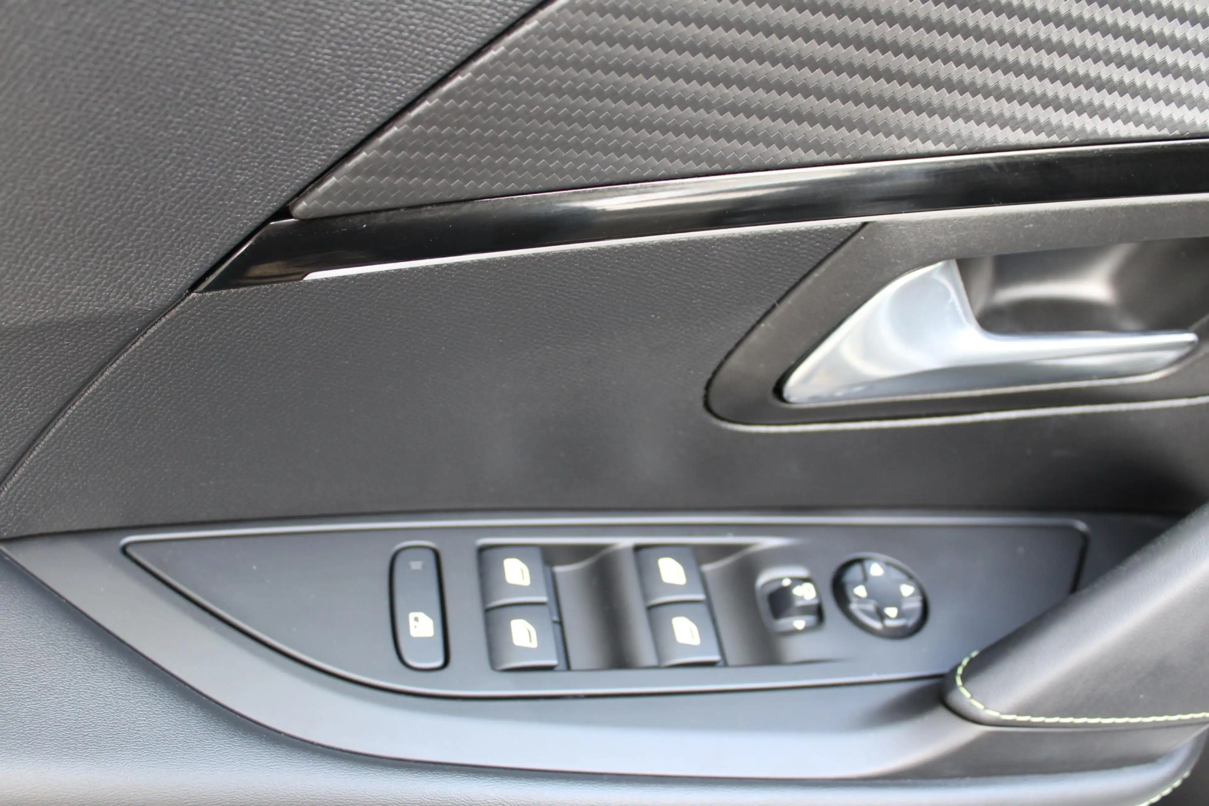 Peugeot e-208 EV GT 350 50 kWh — photo 14