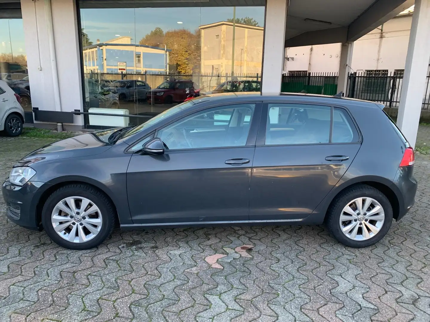 Volkswagen Golf 5p16tdi 7blue motion confortline 110cv DSG Grigio - 1