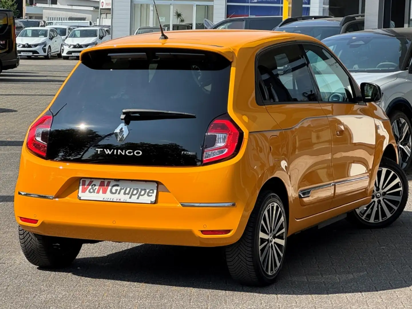 Renault Twingo Techno Electric Soundsystem Klimaautom SHZ Navi DA Gelb - 2