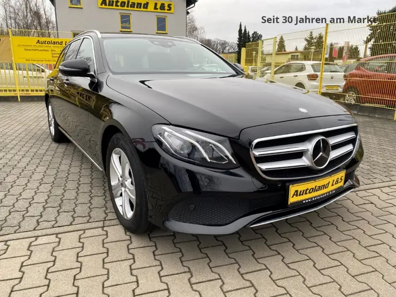 Annonce voiture d'occasion Mercedes-Benz E 220 - CARADIZE