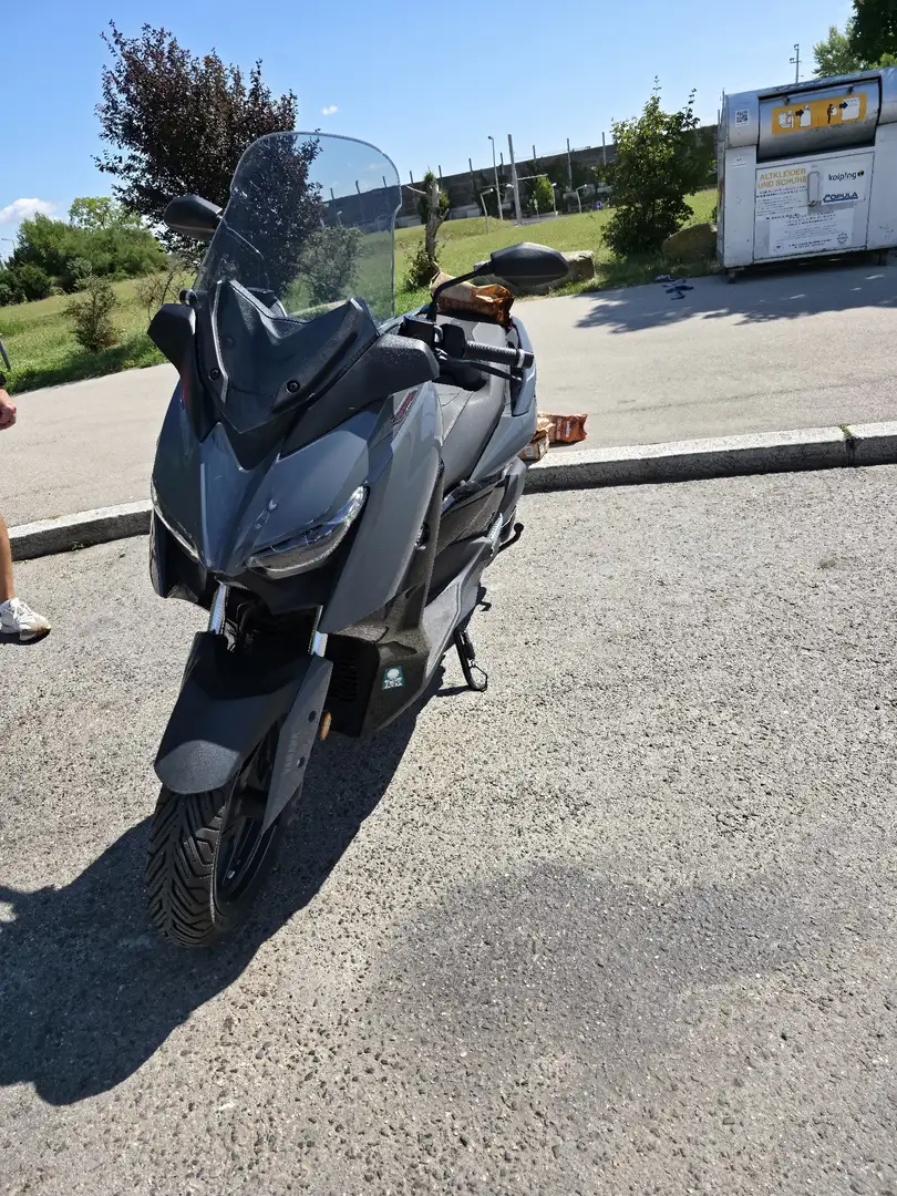 Yamaha X-Max 125 Gris - 1
