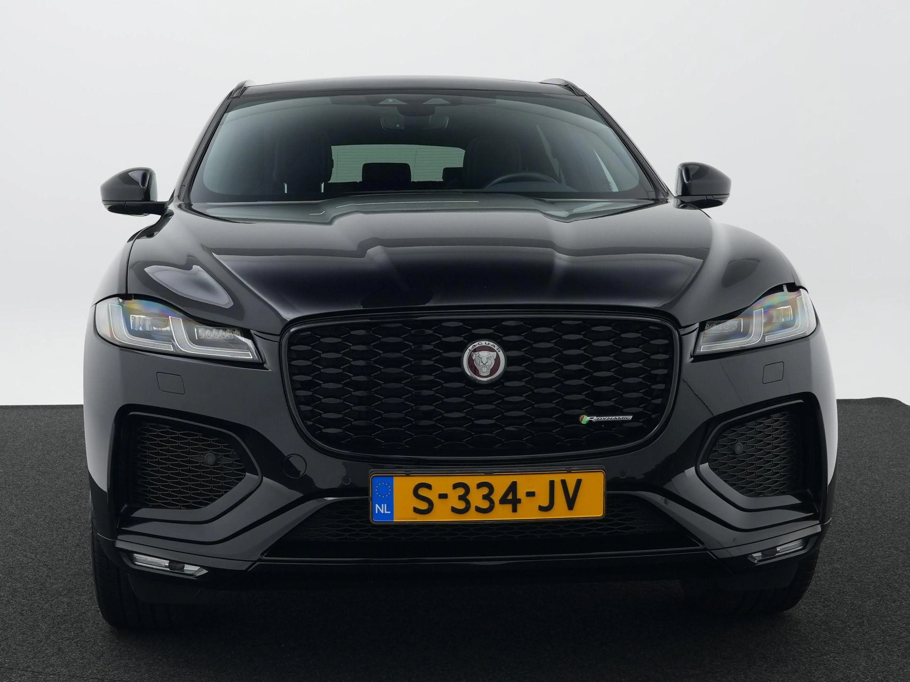 Jaguar F-Pace 2.0 P400e PHEV R-Dynamic Black | Cold Climate Pack — photo 4