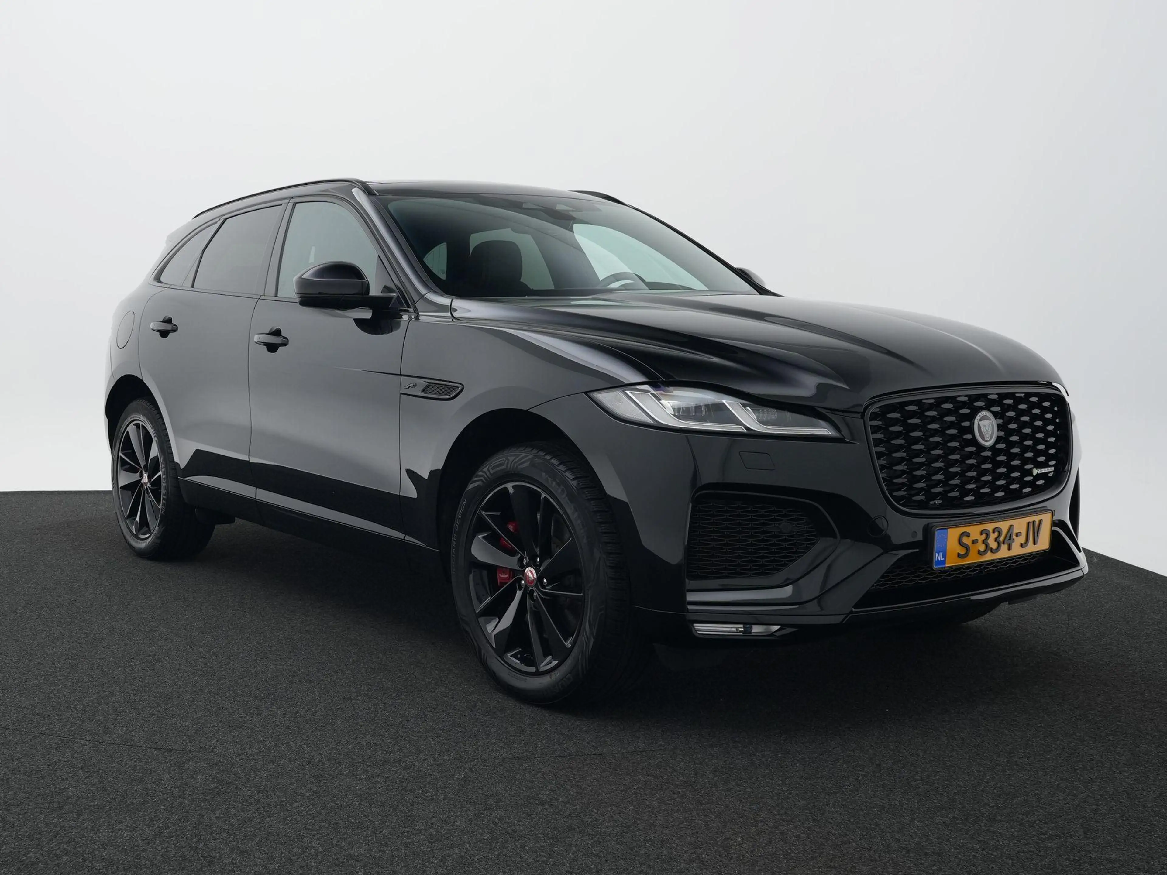 Jaguar F-Pace 2.0 P400e PHEV R-Dynamic Black | Cold Climate Pack — photo 11