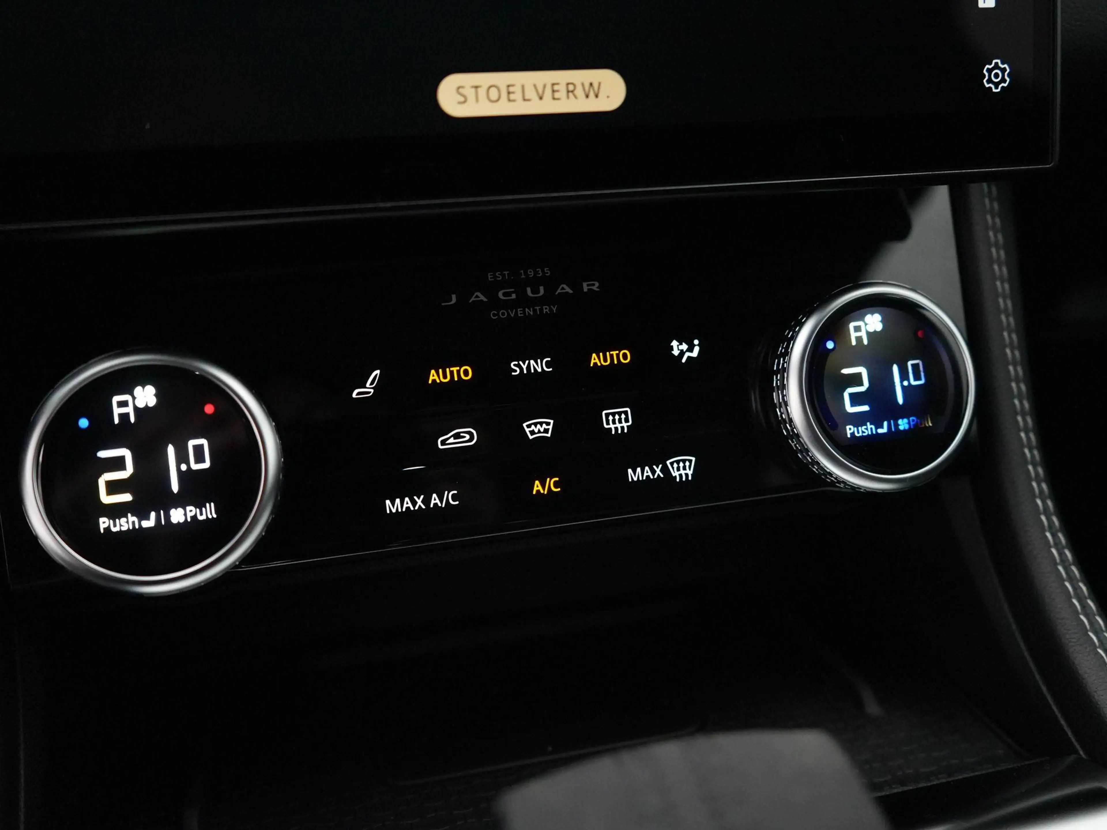 Jaguar F-Pace 2.0 P400e PHEV R-Dynamic Black | Cold Climate Pack — photo 15