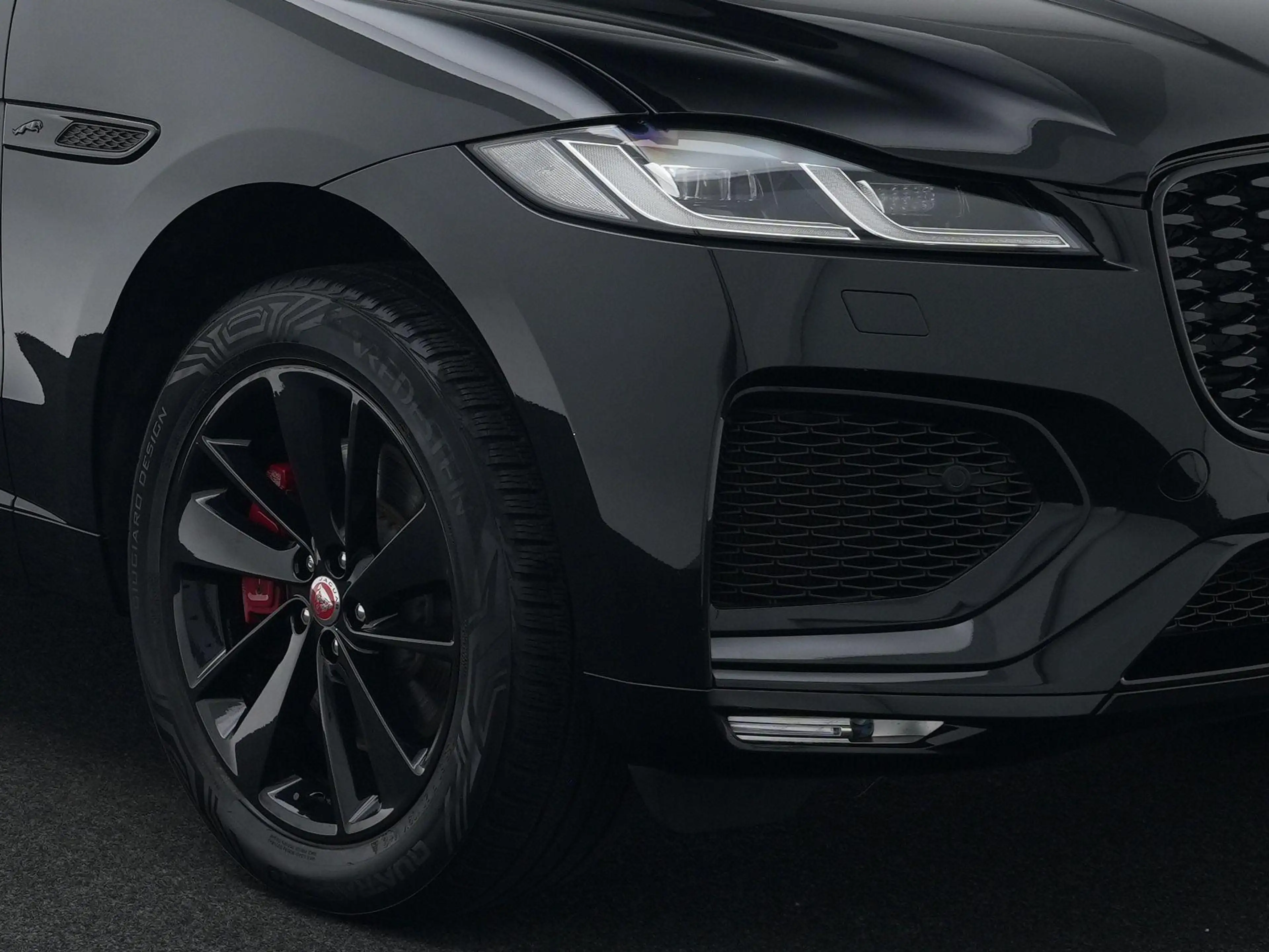 Jaguar F-Pace 2.0 P400e PHEV R-Dynamic Black | Cold Climate Pack — photo 9