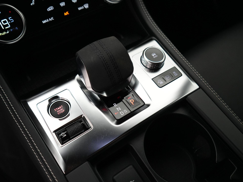 Jaguar F-Pace 2.0 P400e PHEV R-Dynamic Black | Cold Climate Pack — photo 12