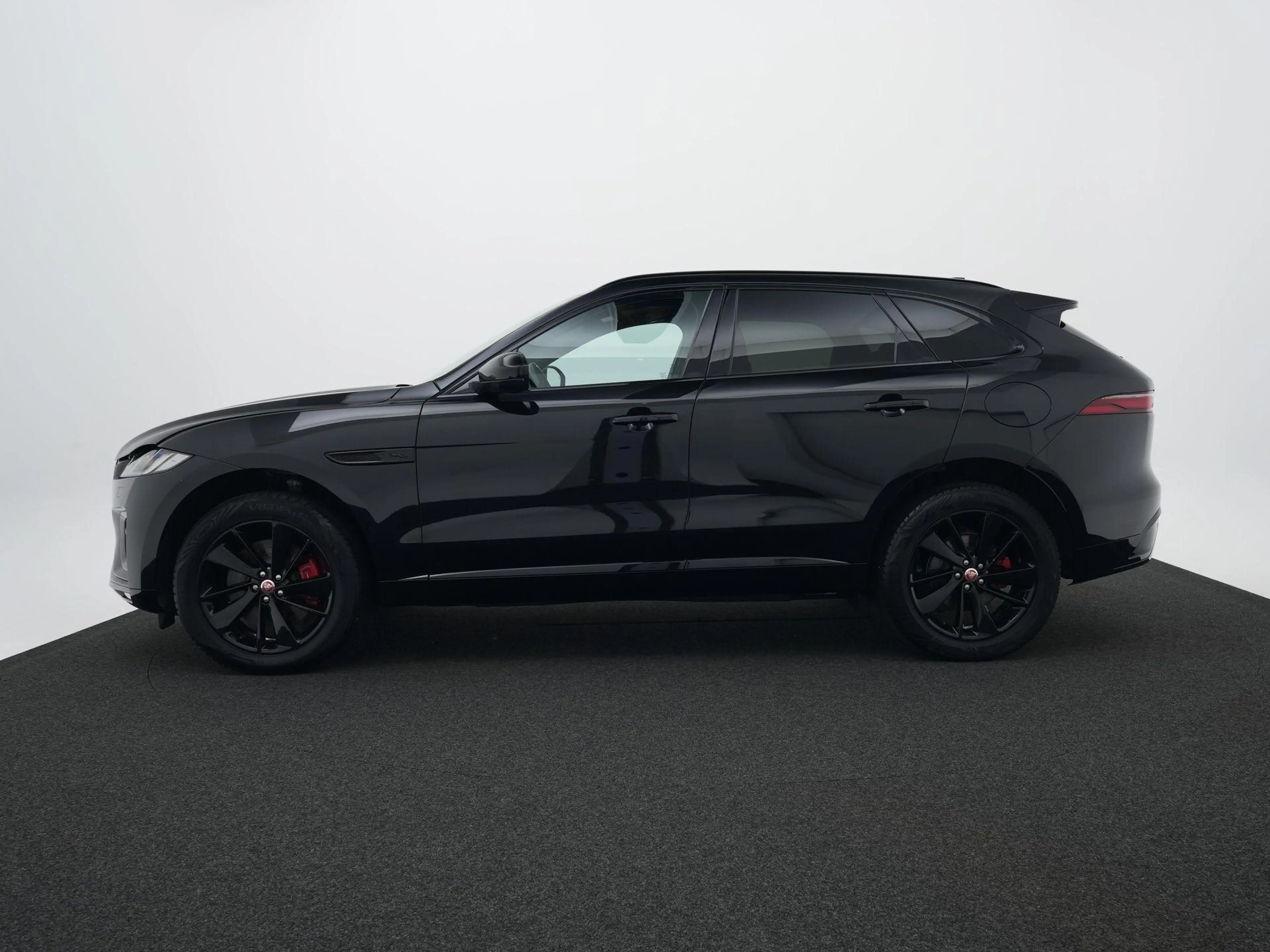 Jaguar F-Pace 2.0 P400e PHEV R-Dynamic Black | Cold Climate Pack — photo 5