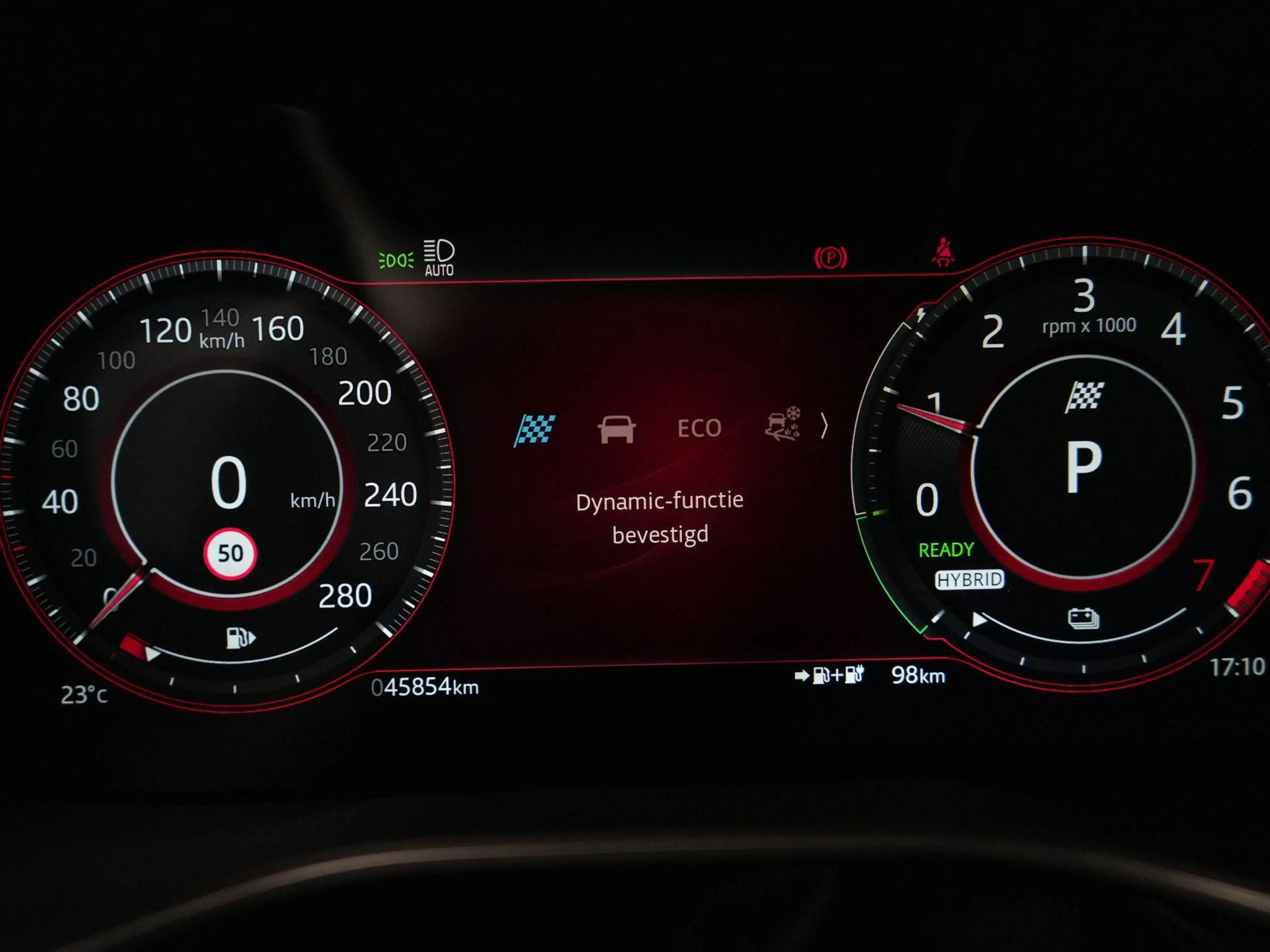 Jaguar F-Pace 2.0 P400e PHEV R-Dynamic Black | Cold Climate Pack — photo 13