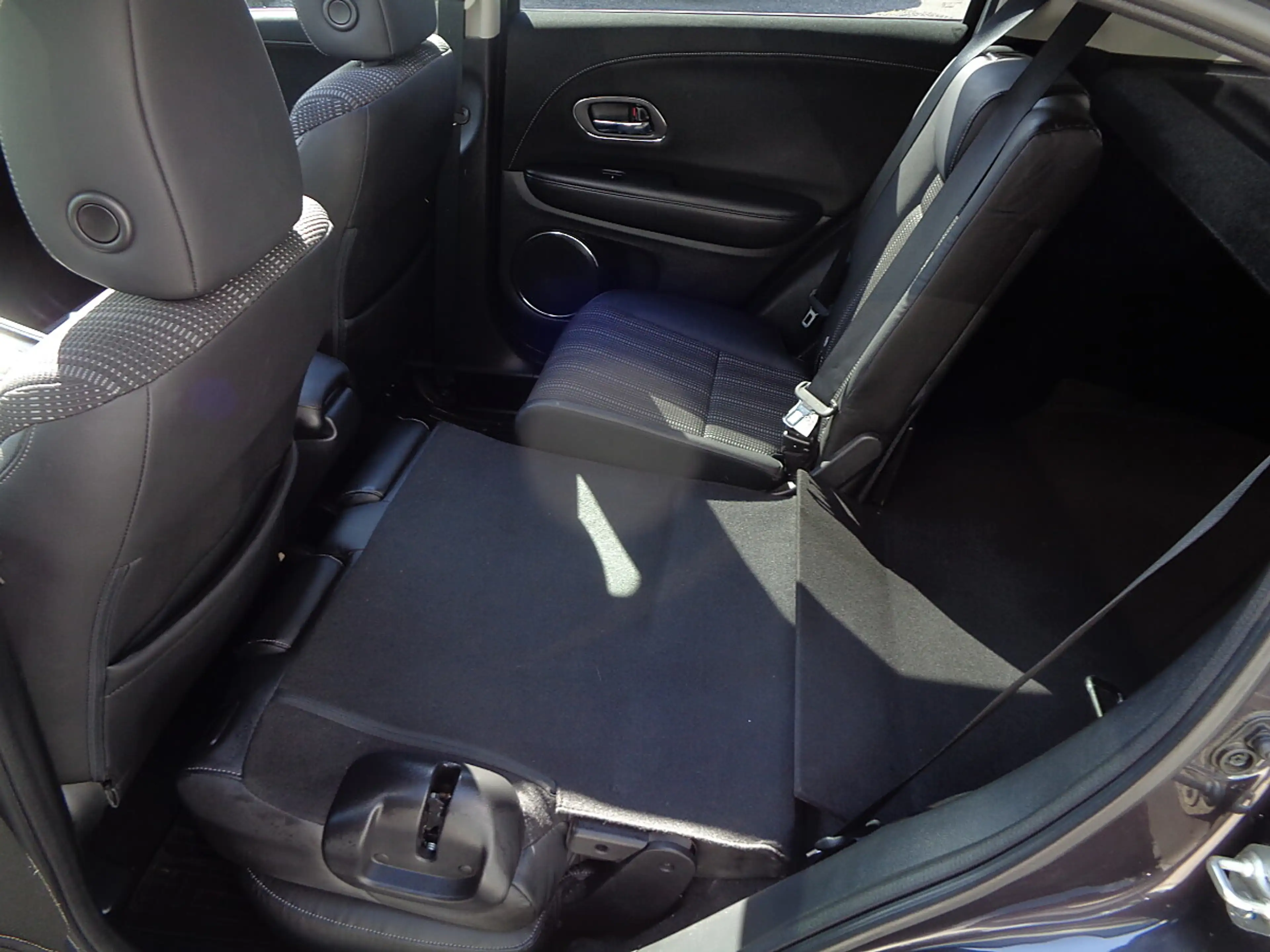 Honda HR-V 1.6 i-DTEC Executive TOP AUSSTATTUNG PANORAMA L... — photo 13
