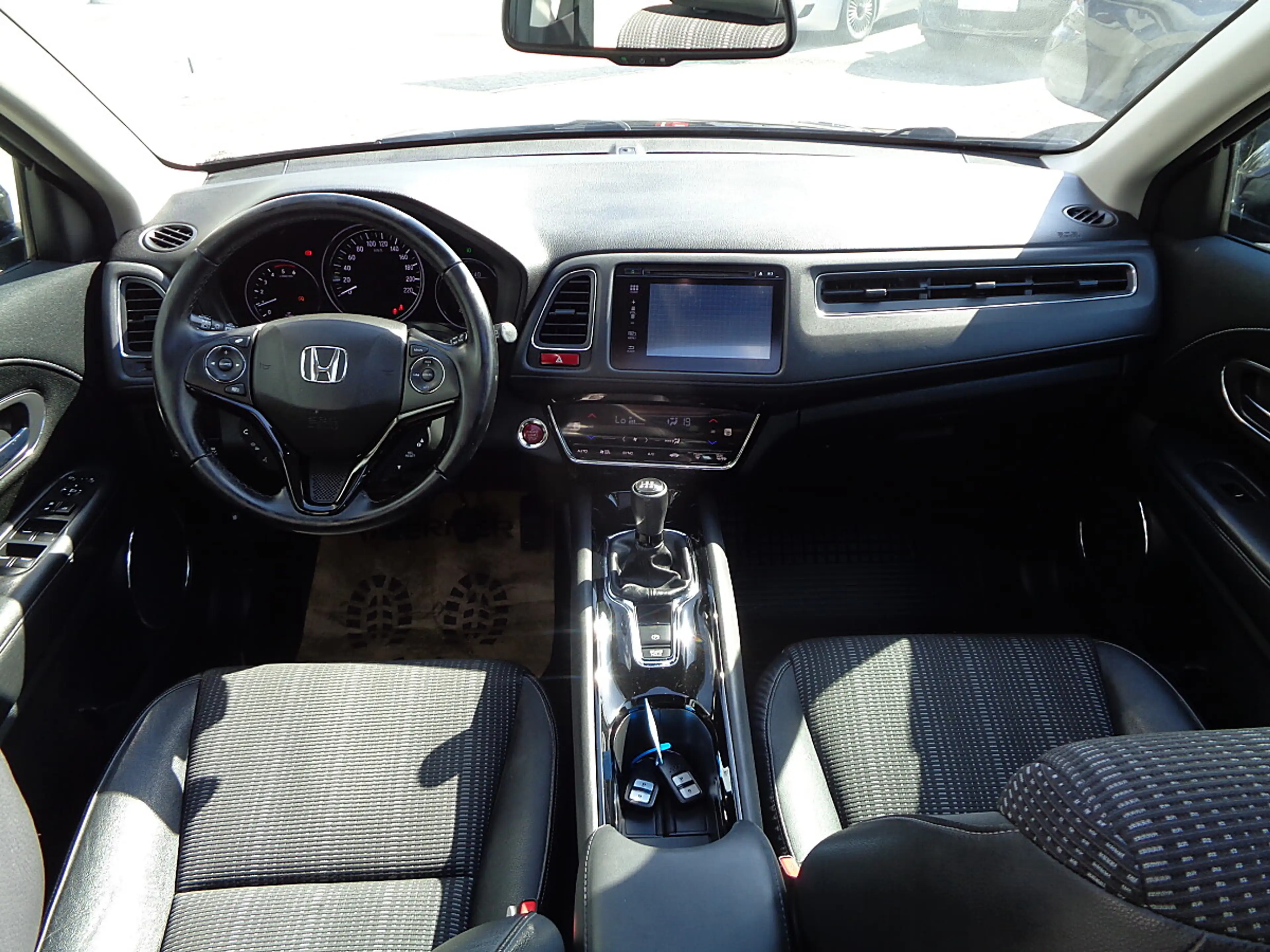 Honda HR-V 1.6 i-DTEC Executive TOP AUSSTATTUNG PANORAMA L... — photo 15