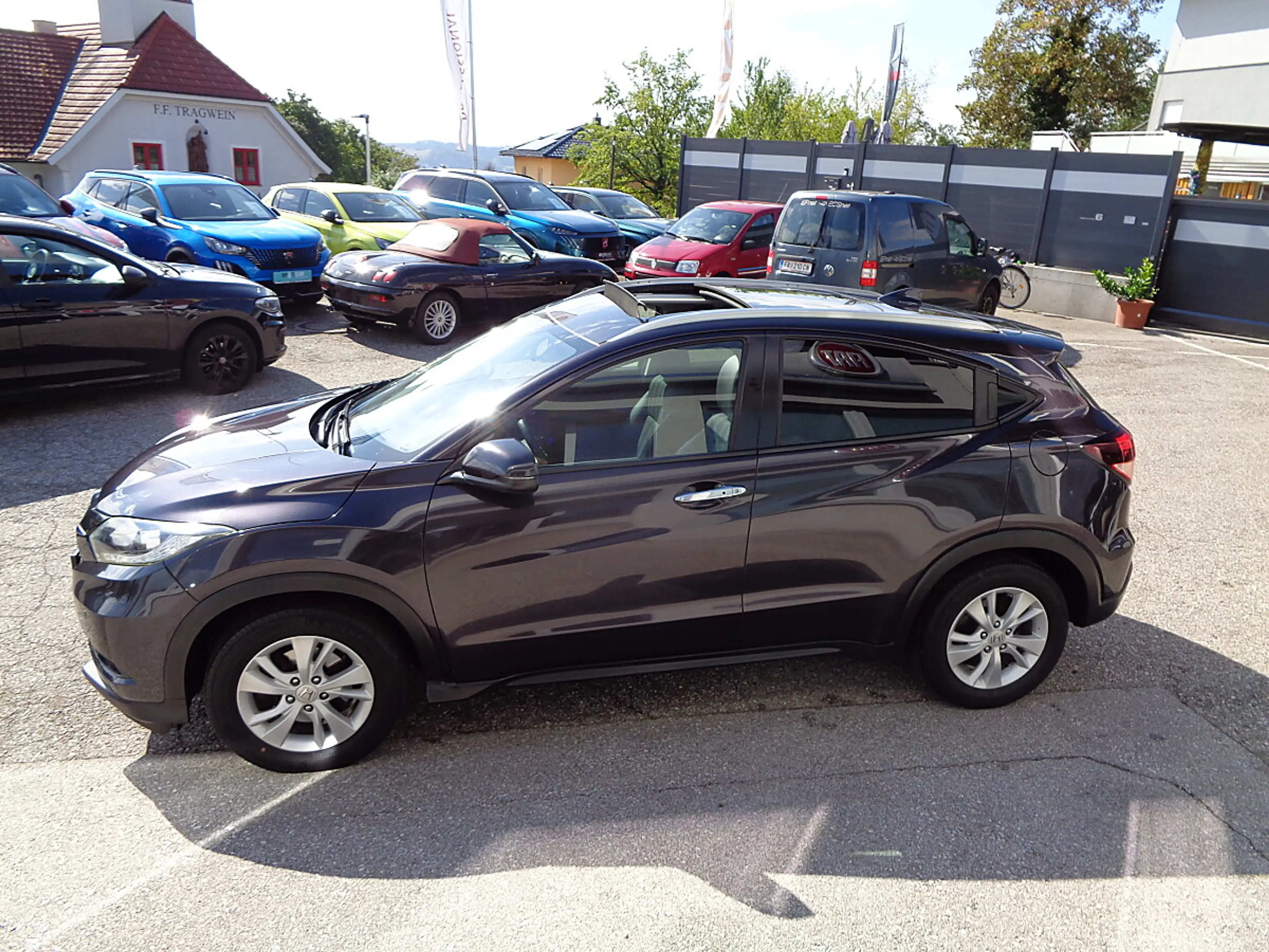Honda HR-V 1.6 i-DTEC Executive TOP AUSSTATTUNG PANORAMA L... — photo 8