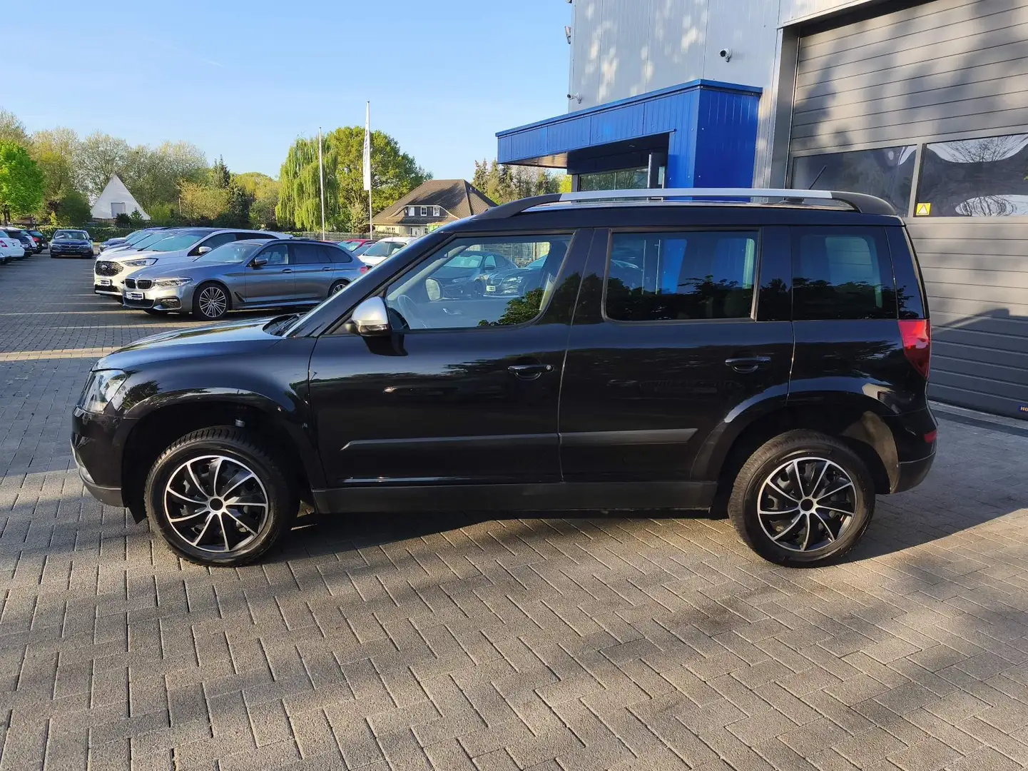 Skoda Yeti Pano/AHK/Navi/Kam/SHZ/Bluetooth Schwarz - 2