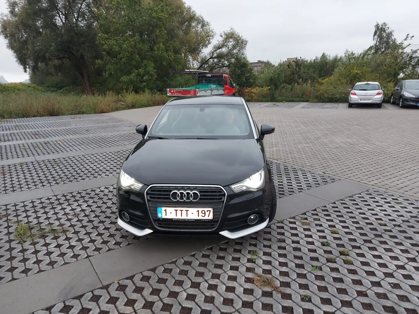 Audi A1 1.4 TFSI S tronic line Sportpaket Zwart - 2
