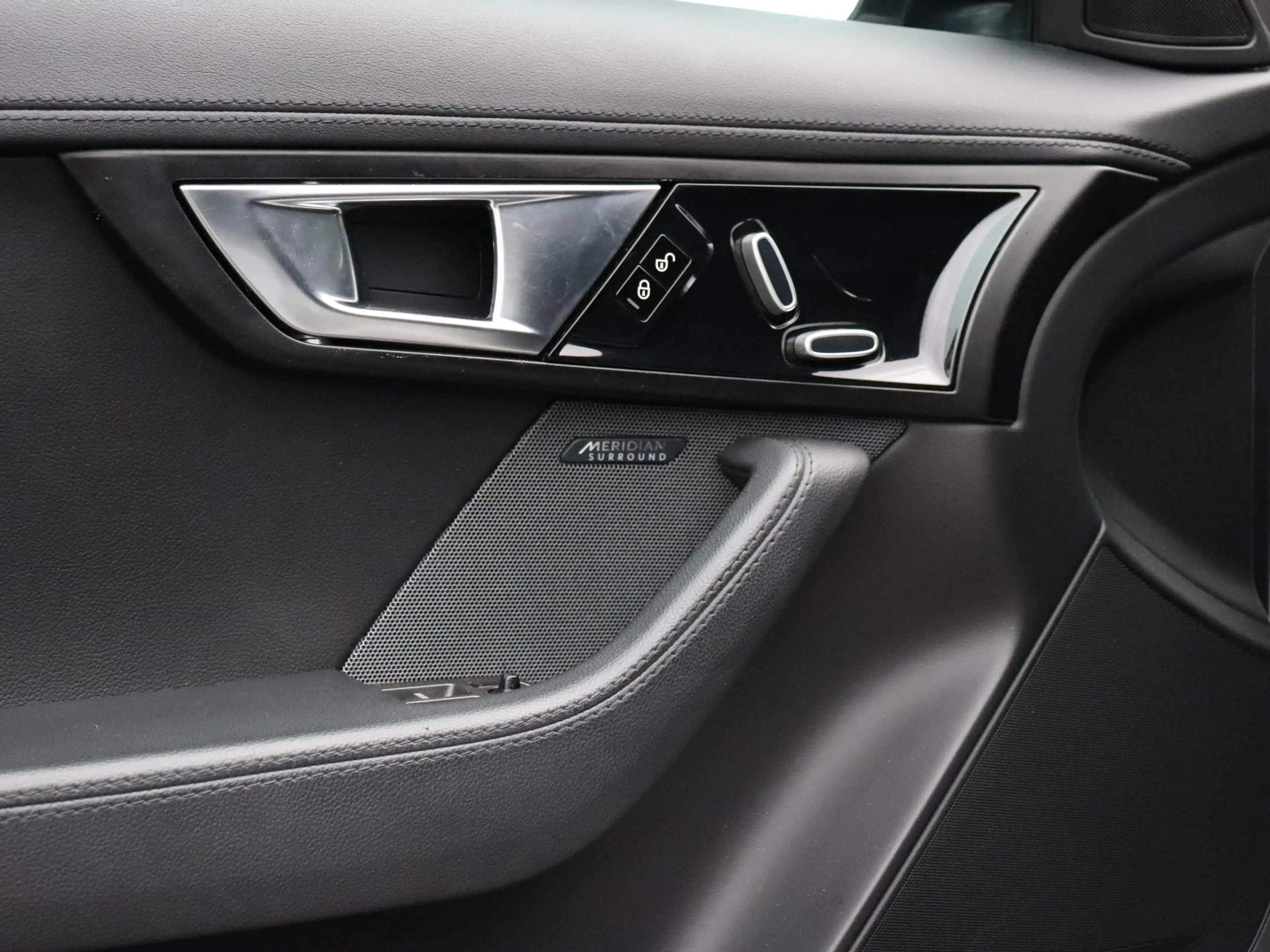Jaguar F-Type 3.0 V6 Convertible LEDER | NAVI | MERIDIAN SURROUN — photo 20
