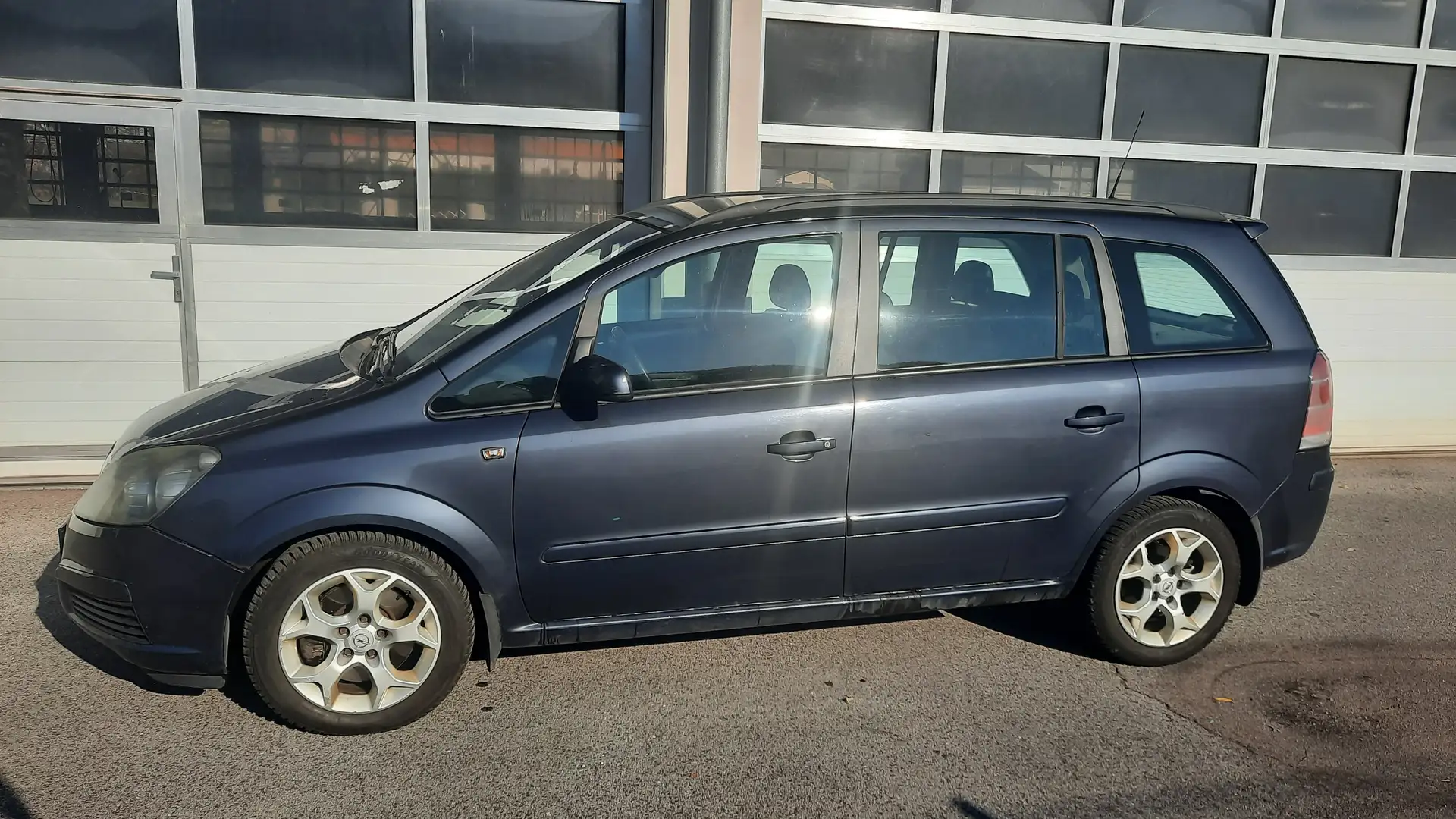 Opel Zafira Zafira Edition Plus 1,9 CDTI Edition Plus Grau - 1