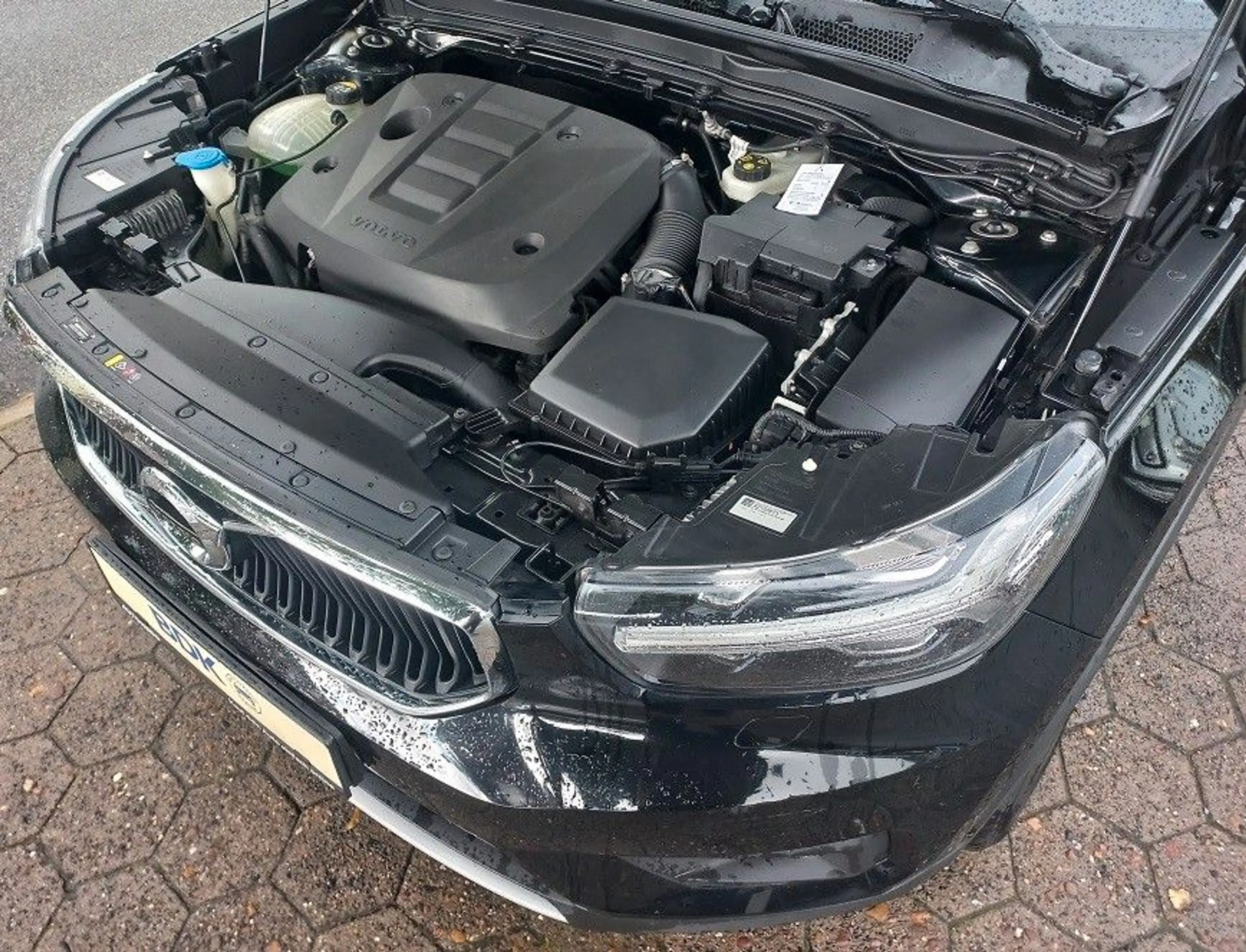 Volvo XC40 2,0D Aut. Klima SHZ Navi Tempo LMF Kamera — photo 34