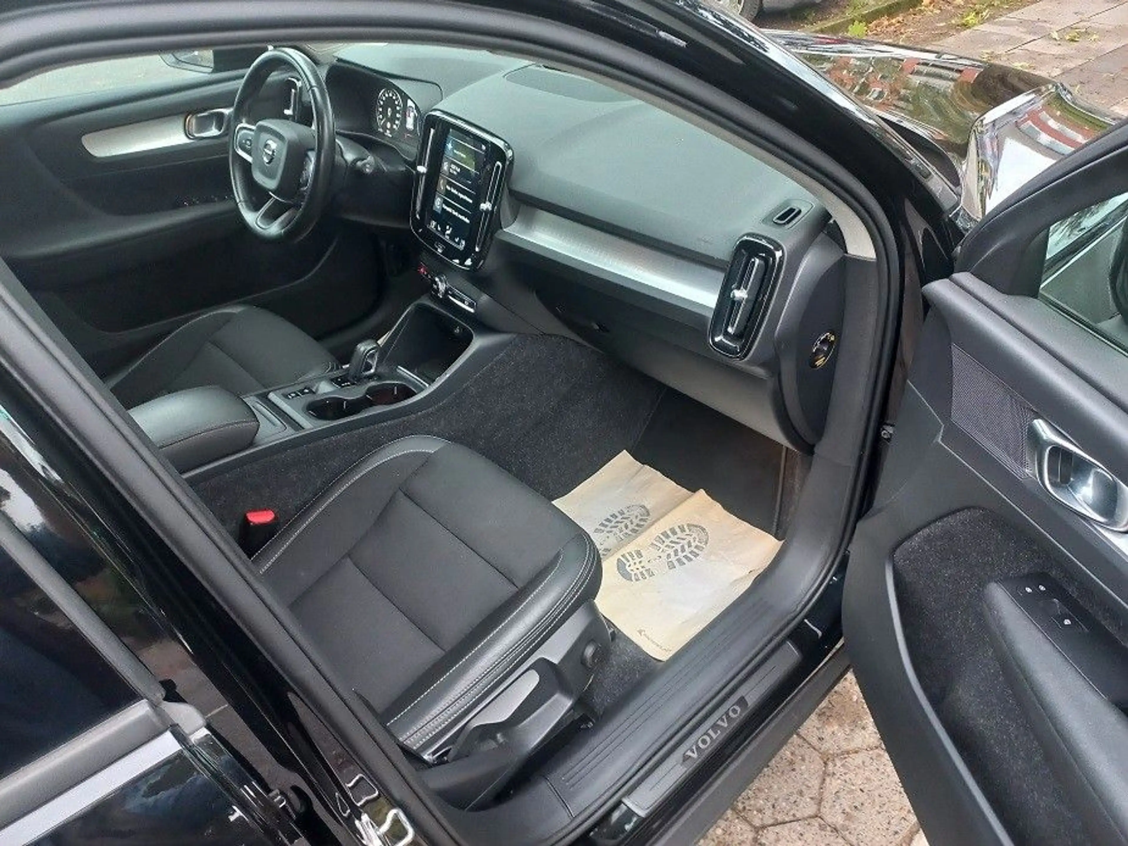 Volvo XC40 2,0D Aut. Klima SHZ Navi Tempo LMF Kamera — photo 13